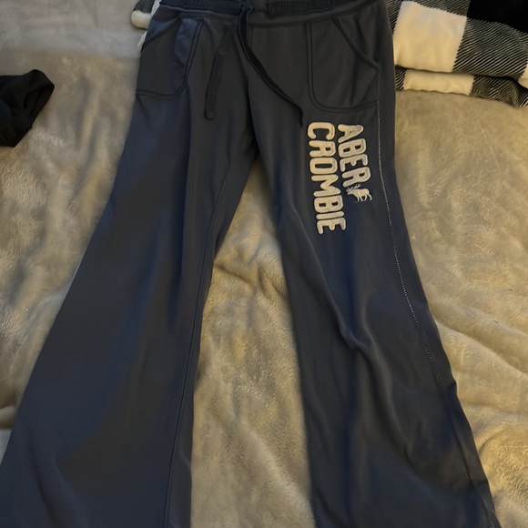 Abercrombie - Picture 3 of 3